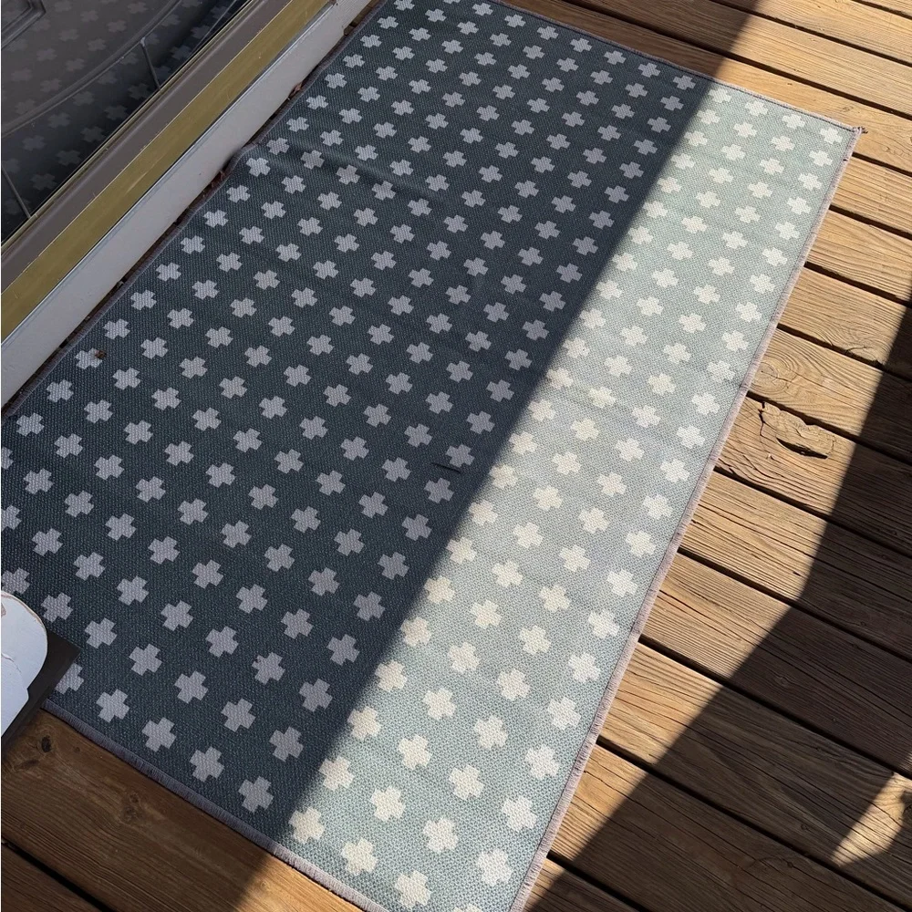 RUGGABLE Outdoor Adde Black RugWashable Rug Cover 3'x5' PREOWNED